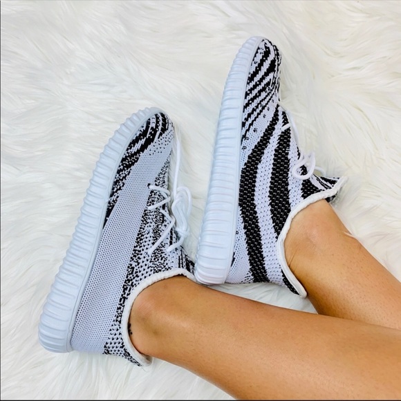 NWT Black & White S3 Knit Sneakers - Picture 5 of 5